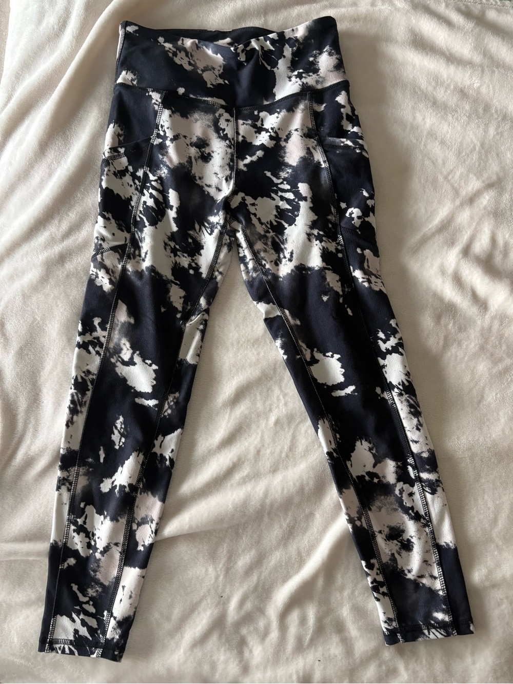High-Waist Black & White Print Leggings